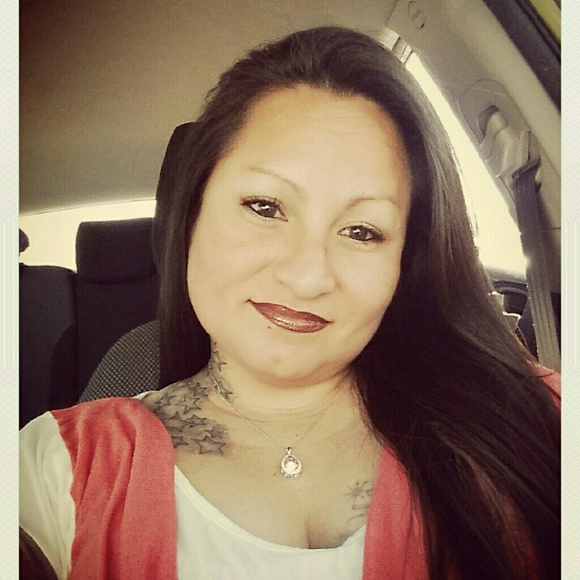 Profile Picture of Tammy Alvarado (@nativebeauty03) on Poshmark