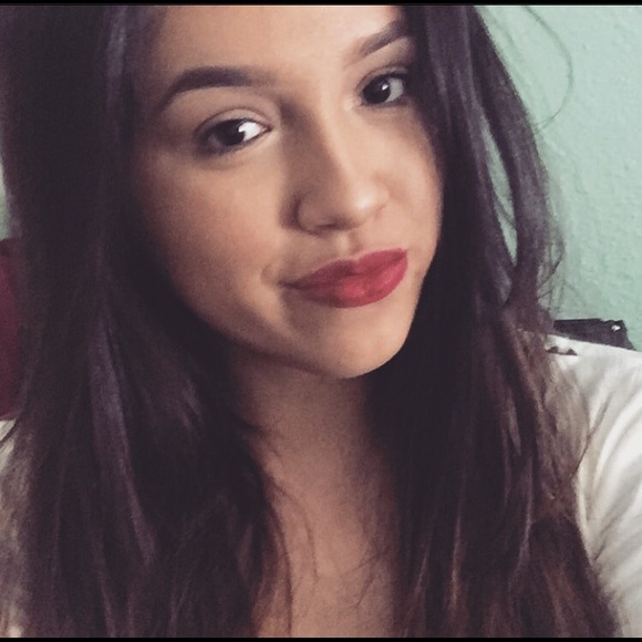 Profile Picture of Joali Tarula (@tarula) on Poshmark