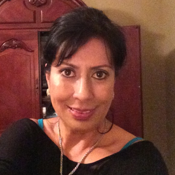 Profile Picture of Claudia Irish (@cgirish78382) on Poshmark