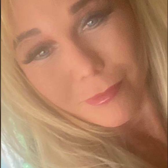 Profile Picture of Lynn Wanket (@lynnwanket) on Poshmark