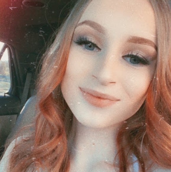 Profile Picture of Tayleigh Synovec (@tayleighsynovec) on Poshmark