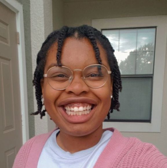 Profile Picture of Alicia Caley (@aliciacaley) on Poshmark