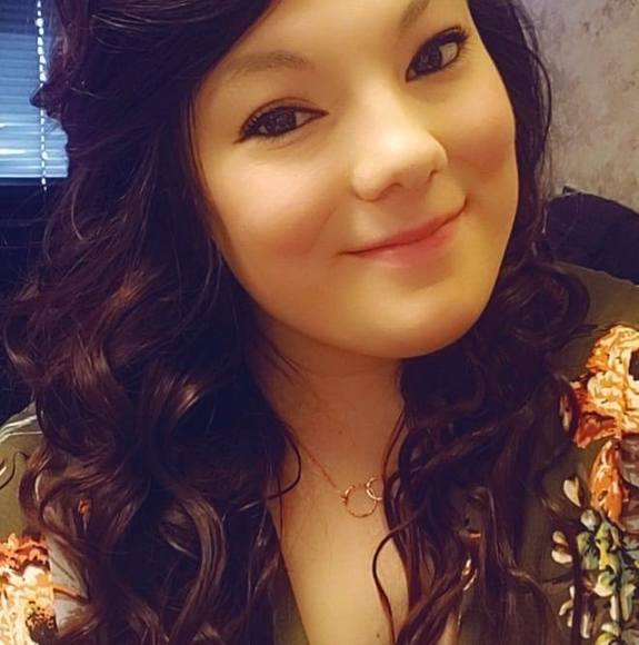 Profile Picture of Shelby Kehrer (@shelby14111) on Poshmark