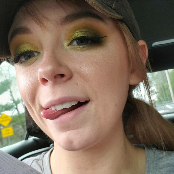 Kathy Greenlee - Poshmark Profile Picture of Kathy Greenlee (@beautiful802) on Poshmark