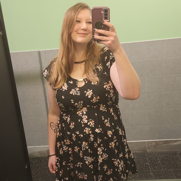 Lara Sanchez - Poshmark Profile Picture of Lara Sanchez (@larab2255) on Poshmark