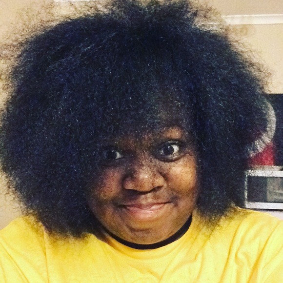 Profile Picture of Asanda Yaze (@asie360) on Poshmark