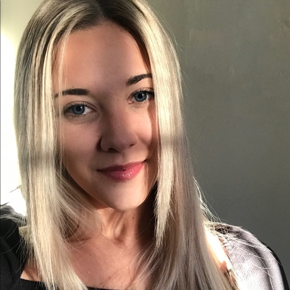 Profile Picture of Michaela Kuno (@michaelakuno) on Poshmark