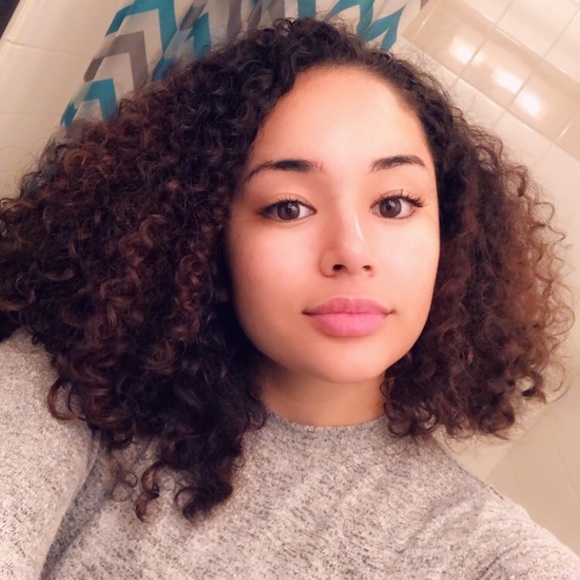 Profile Picture of Kalani Ketchens (@kalaniketchens) on Poshmark