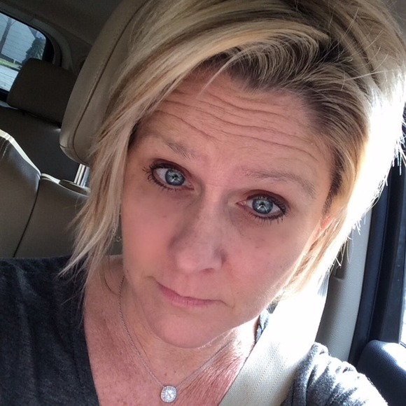Profile Picture of Jeannie Collins (@ugaalum) on Poshmark