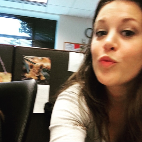 Profile Picture of Angelica Urgiles (@aurgiles) on Poshmark