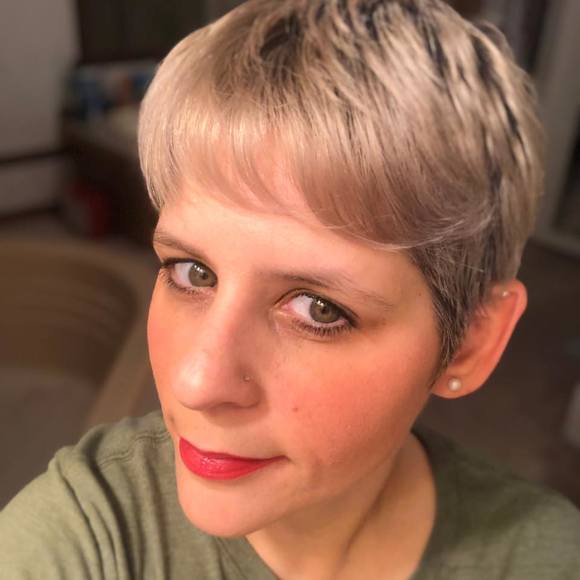 Profile Picture of Dana Tusing (@danatusing) on Poshmark
