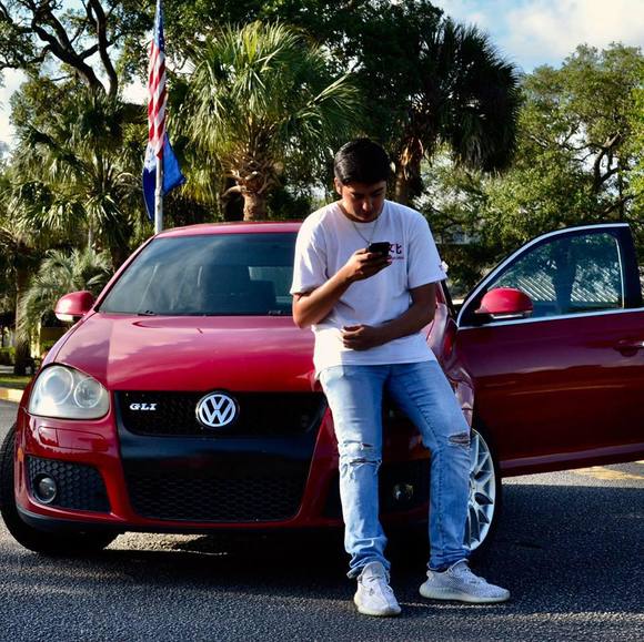 Profile Picture of Kevin Gamez (@kevingamez) on Poshmark