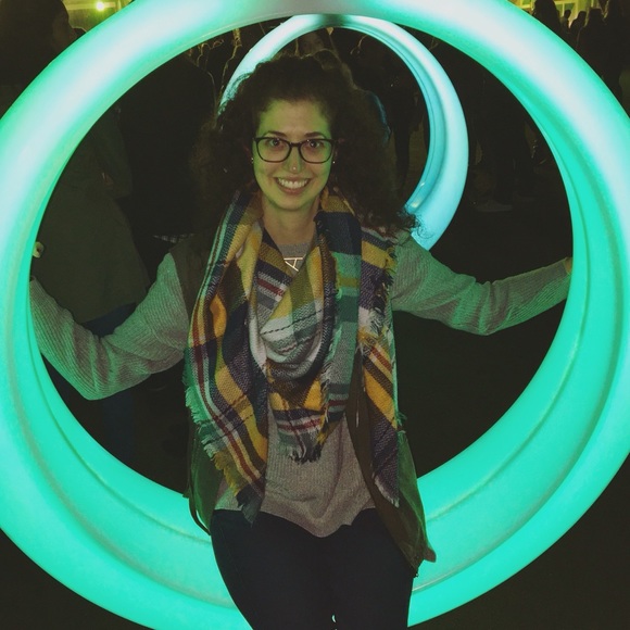 Profile Picture of Alicia Campellone (@aac703) on Poshmark
