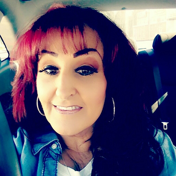 Profile Picture of Lara Inendino (@_its__lara_) on Poshmark
