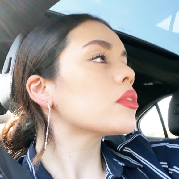 Profile Picture of Clara Gonzalez (@klaragee90) on Poshmark
