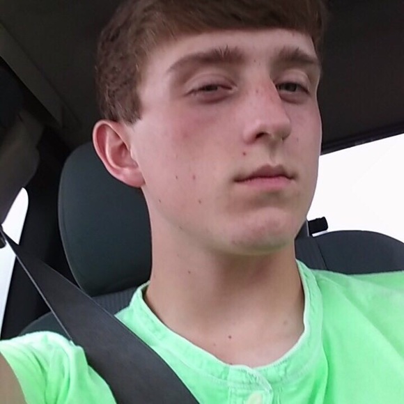 Profile Picture of Aaron Curry (@acurry2018) on Poshmark