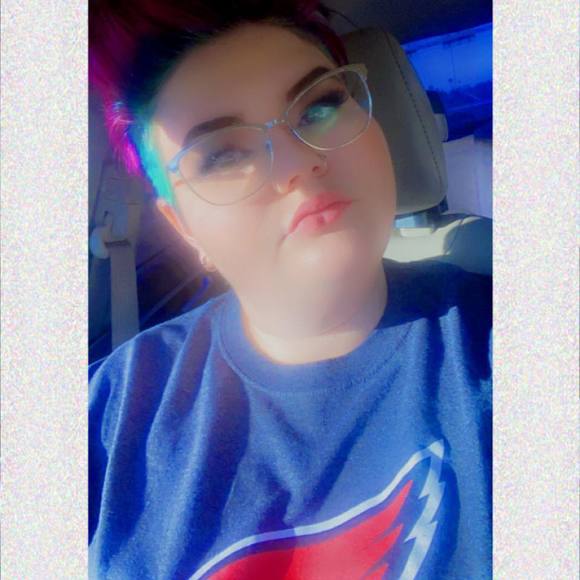 Profile Picture of Amanda Sumner (@ansumner2) on Poshmark