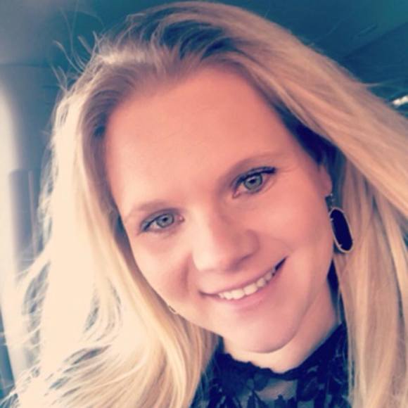 Profile Picture of Sarah Fuchs (@sarah_fuchs7) on Poshmark