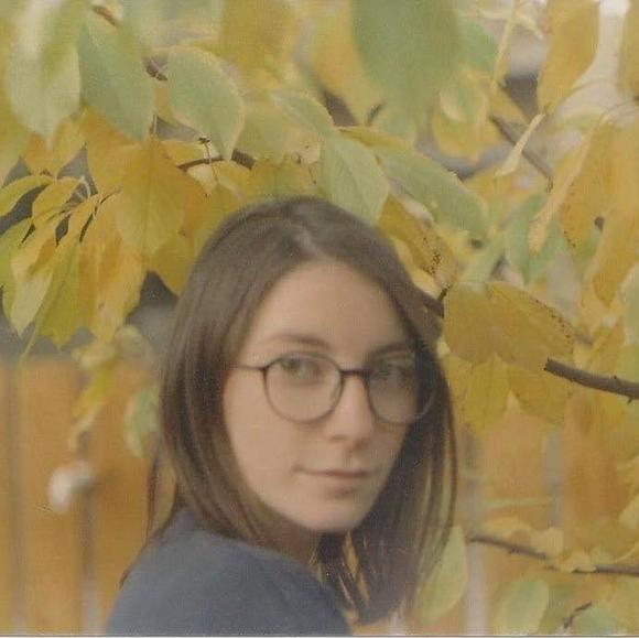 Liz Rogava - Poshmark Profile Picture of Liz Rogava (@lizarogava) on Poshmark