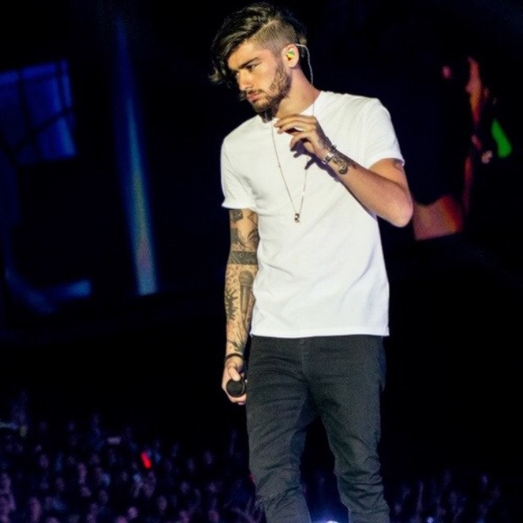 Profile Picture of Caroline Sheusi (@carolinesheusi) on Poshmark