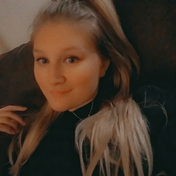 Profile Picture of Mackenzy Crabtree (@mackymack31) on Poshmark