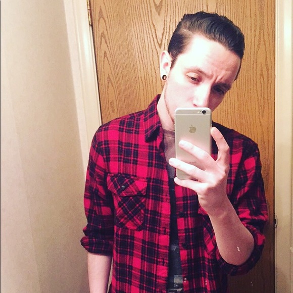 Profile Picture of Joseph Burns (@joeyb7) on Poshmark