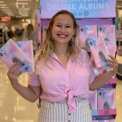 Profile Picture of Rachel (@RachelNevett) on Twitter