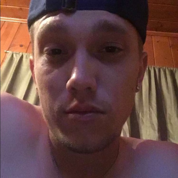 Profile Picture of Kris Day (@kdot5464) on Poshmark