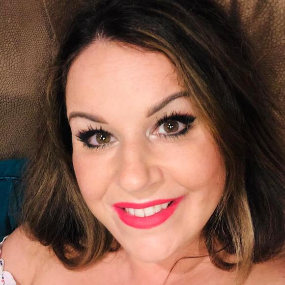 Profile Picture of Maggie Ziomek (@magdaz78) on Poshmark