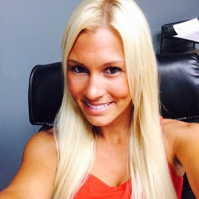 Profile Picture of Angela Kinley (@blonde_attorney) on Twitter