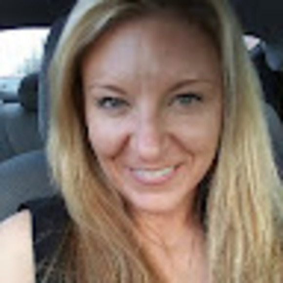 Profile Picture of Stephanie Crumbley (@scrumbley145) on Poshmark
