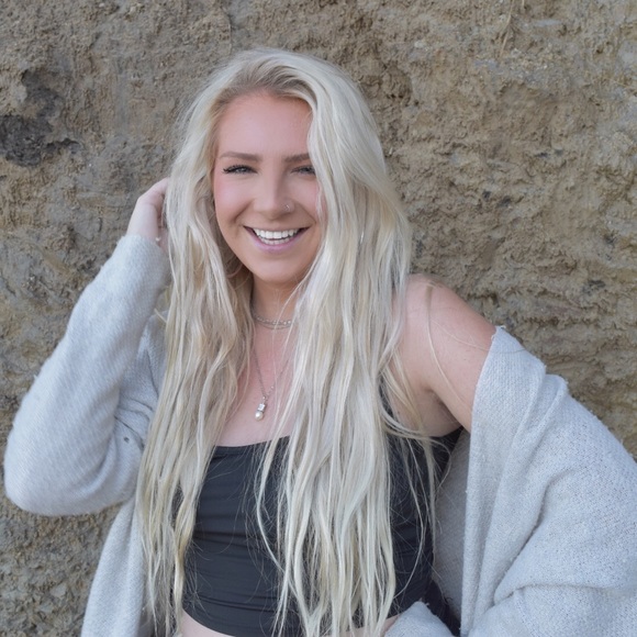 Profile Picture of Zoë Boyman (@zoeboyman) on Poshmark