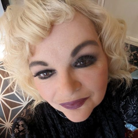 Jenn Moon - Poshmark Profile Picture of Jenn Moon (@jennmoon926) on Poshmark