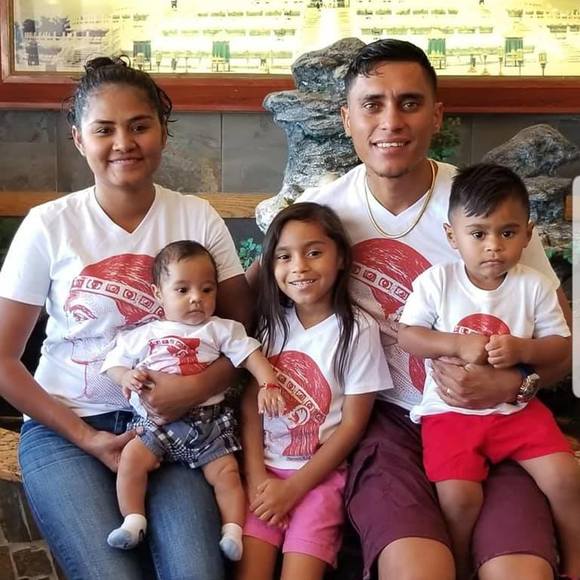 Profile Picture of Julia Vallecillo (@juliavallecillo) on Poshmark