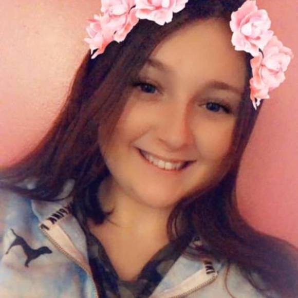 Profile Picture of Sarah Goss (@sarahgoss43) on Poshmark