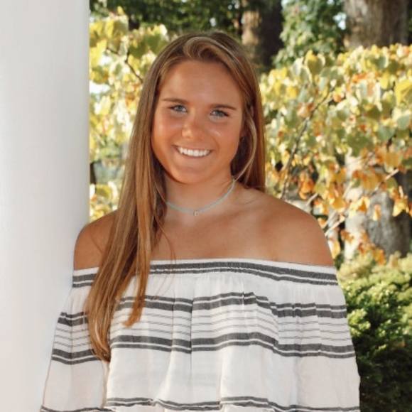 Profile Picture of Caroline Hertzberg (@chertzberg20) on Poshmark