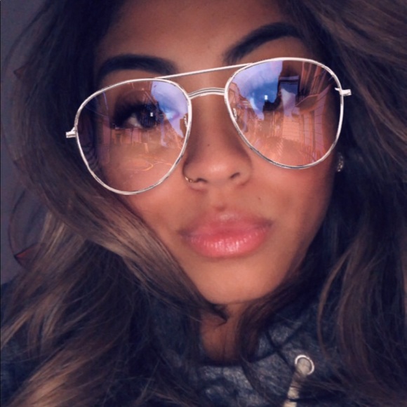 Profile Picture of Chavy Sam (@chavysam) on Poshmark