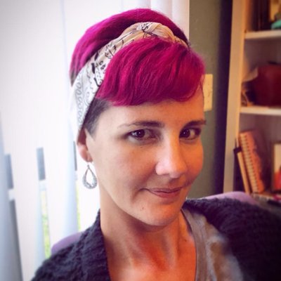 Profile Picture of Heather Boyajian (@SewHalfCrazy) on Twitter