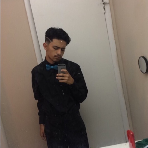 Profile Picture of Alex Exiga (@alex4642) on Poshmark