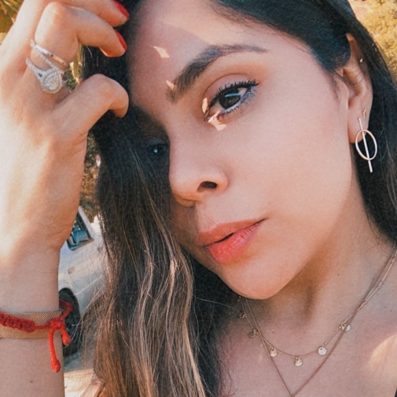 Profile Picture of Yazmin Rivera (@yazzbaes) on Poshmark