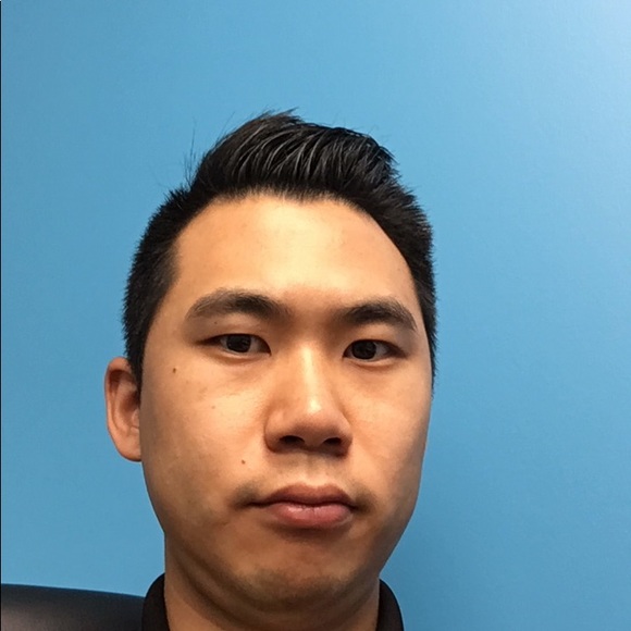 Profile Picture of Dan Liu (@quinntonne) on Poshmark
