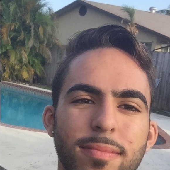 Profile Picture of Andres Lepage (@andreslepage00) on Poshmark