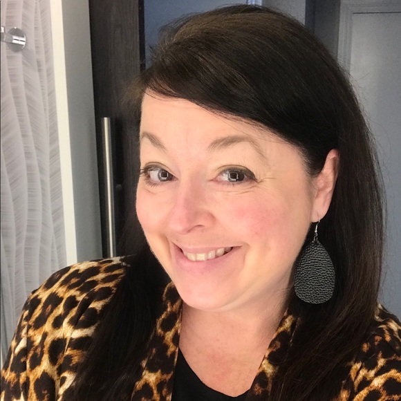 Profile Picture of Lisa Sexton (@lisacsexton) on Poshmark