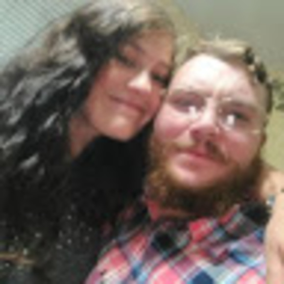 Nikki Holmes - Poshmark Profile Picture of Nikki Holmes (@rsinbow18) on Poshmark