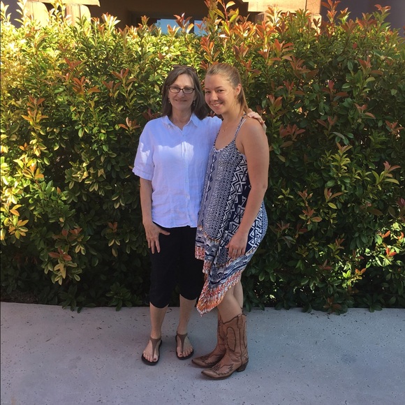 Profile Picture of Victoria Lovegren (@decorvictoria) on Poshmark