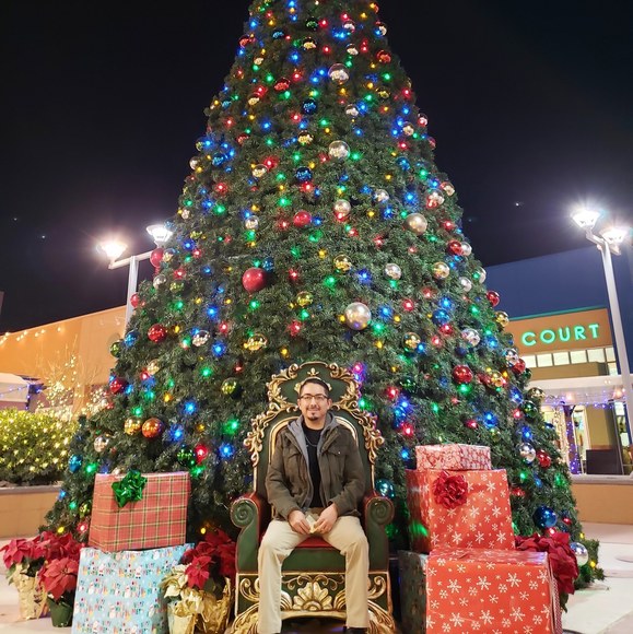 Profile Picture of Albert Valadez (@albertv7) on Poshmark