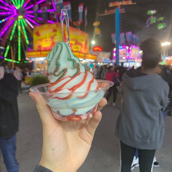 Profile Picture of Alex Hanfling (@ahanfling) on Poshmark