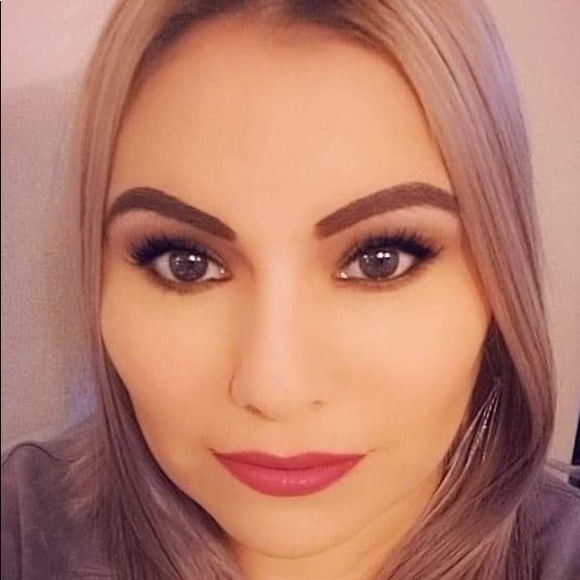 Profile Picture of Patricia Avitia (@avitiap3) on Poshmark