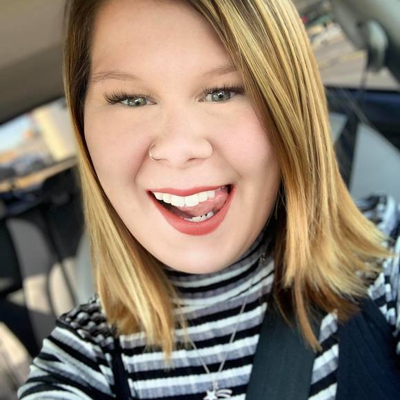 Profile Picture of Callene Jung (@foxyfav27) on Poshmark