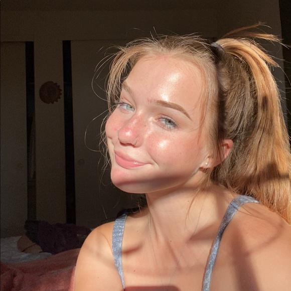 Profile Picture of Lillian Larsen (@lillianlars) on Poshmark